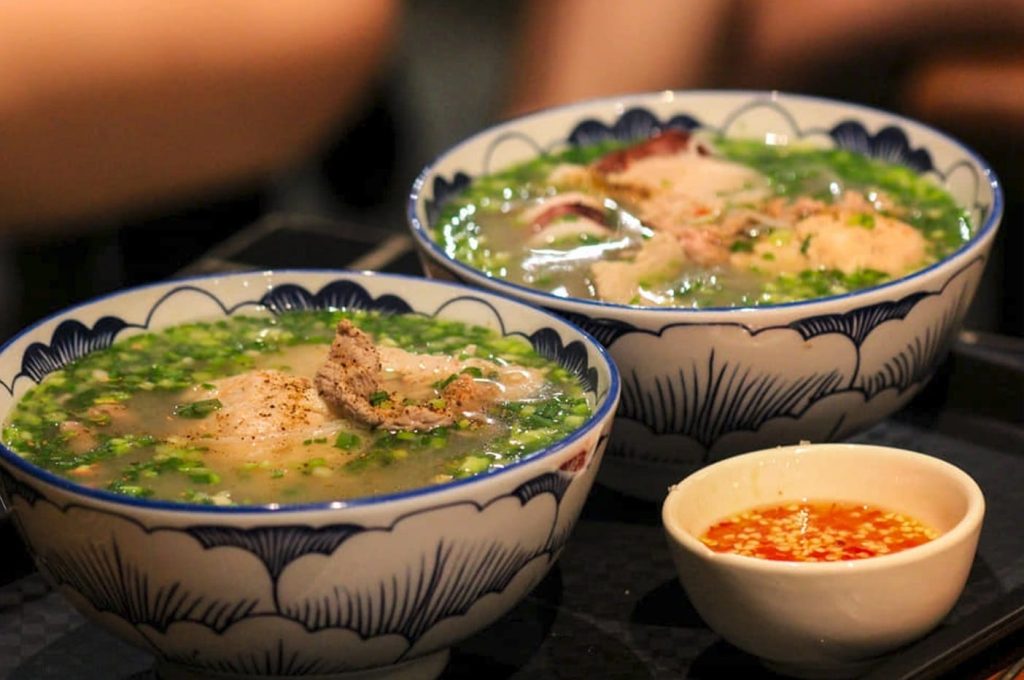 Bún quậy Phú Quốc – đặc sản nổi tiếng với hải sản tươi và nước dùng đậm đà